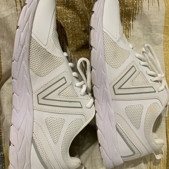 Vionic White Women's Sneakers 8 - Picture 4 of 8